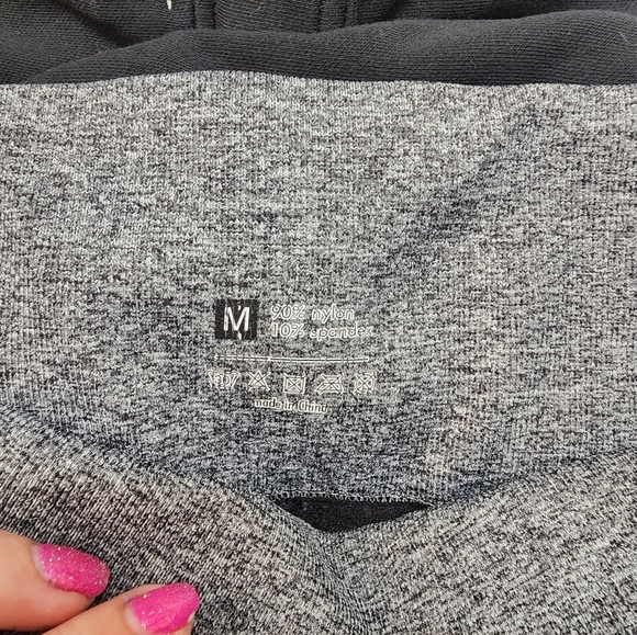 Gymshark Gray/black Camo Print Leggings Size Med - Picture 6 of 6